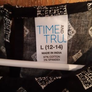 Time a true black and white sleeves  top